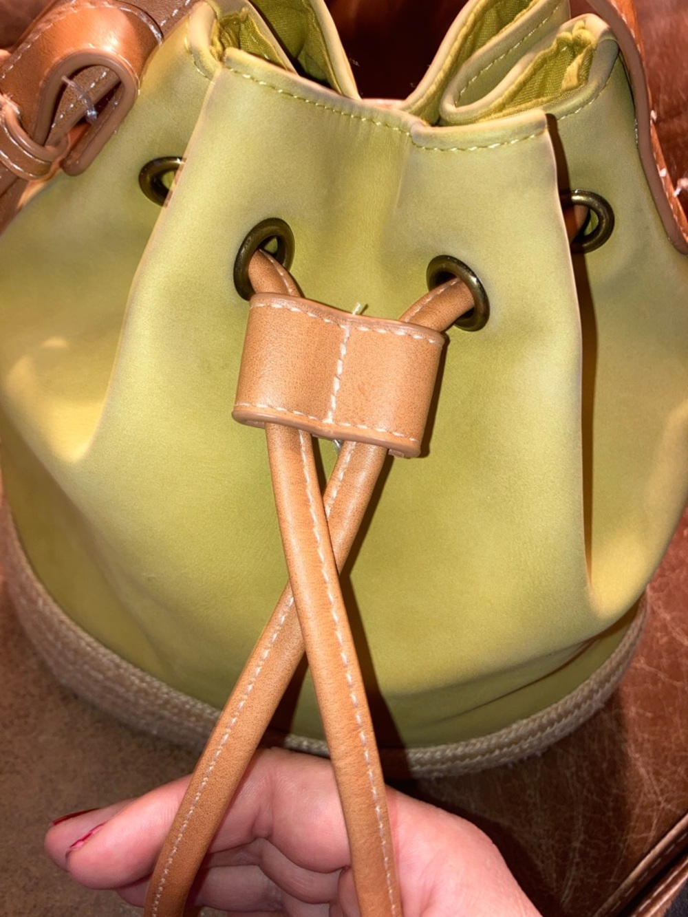 Universal thread Women’s Green Drawstring Bucket Bag with Tan Straps - Picture 4 of 8